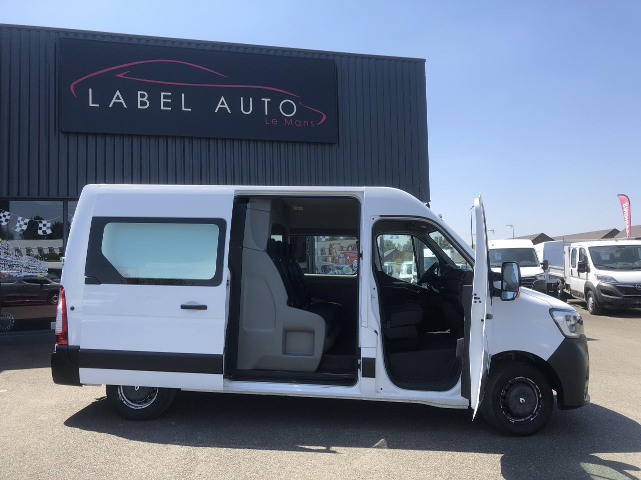 RENAULT master F3300 L2H2 2.3 DCI 135CH CABINE APPROFONDIE CONFORT 7 PLACES - Furgón: foto 2 RENAULT master F3300 L2H2 2.3 DCI 135CH CABINE APPROFONDIE CONFORT 7 PLACES - Furgón: foto 2