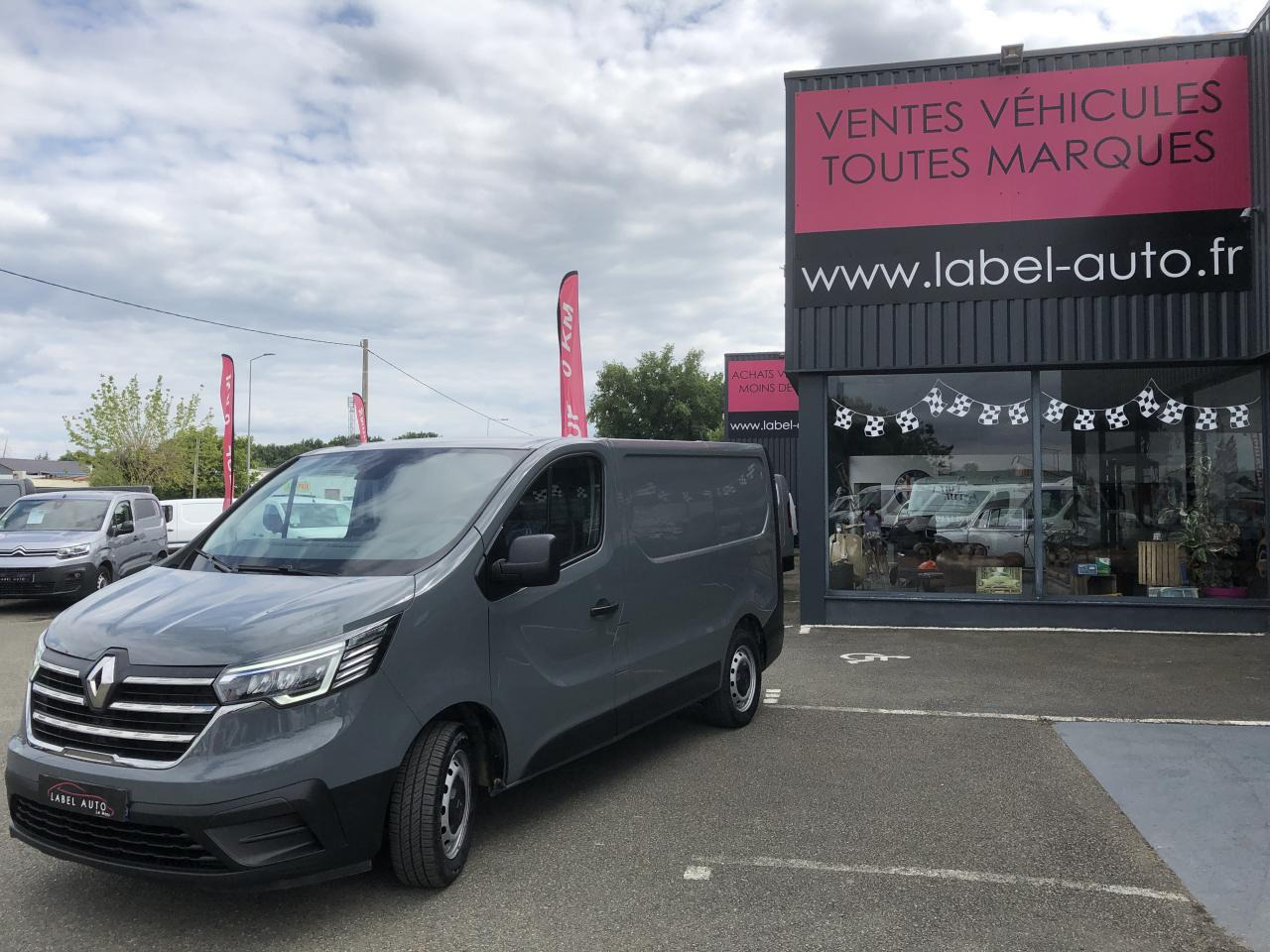 RENAULT trafic L1H1 2T8 2.0 BLUE DCI 130CH GRAND CONFORT KIT BOIS - Furgón: foto 5 RENAULT trafic L1H1 2T8 2.0 BLUE DCI 130CH GRAND CONFORT KIT BOIS - Furgón: foto 5