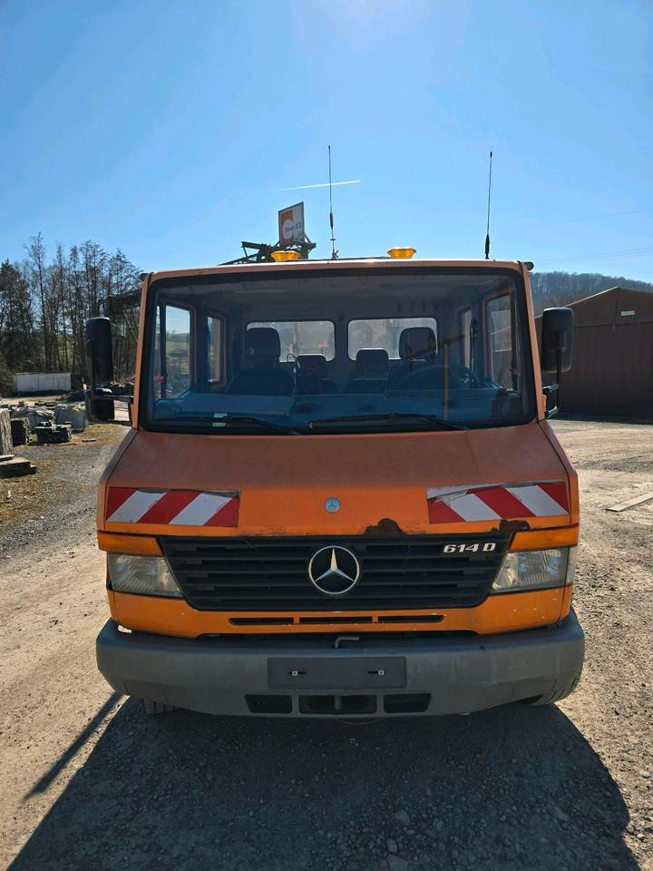 Mercedes-Benz Vario 614D Pritsche Doka 2002 Nissen VLT Verkehrsleittafel Absperrtafel LKW Vorwarntafel - Furgoneta caja abierta, Furgoneta combi: foto 5 Mercedes-Benz Vario 614D Pritsche Doka 2002 Nissen VLT Verkehrsleittafel Absperrtafel LKW Vorwarntafel - Furgoneta caja abierta, Furgoneta combi: foto 5