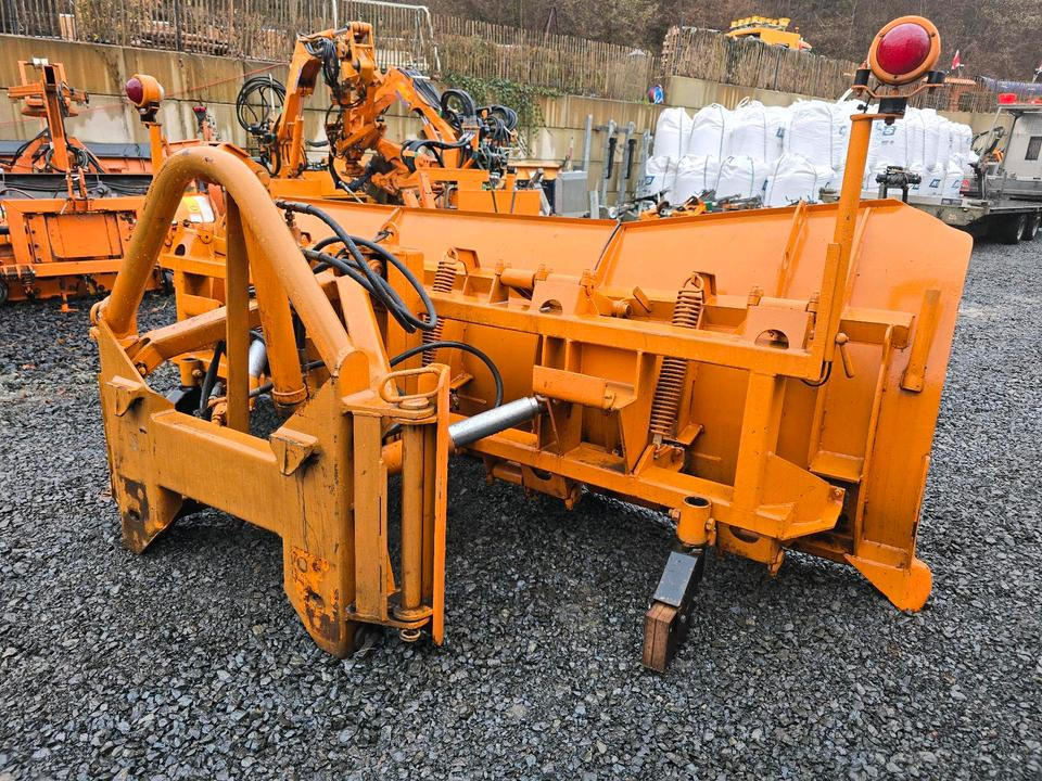 Schmidt MF 2.4 3m. Schneeschieber Schneeschild Winterdienst Räumschild Schneepflug passend für Traktor Unimog 405 UGE UGN Fronthydraulik - Cuchilla quitanieves: foto 2 Schmidt MF 2.4 3m. Schneeschieber Schneeschild Winterdienst Räumschild Schneepflug passend für Traktor Unimog 405 UGE UGN Fronthydraulik - Cuchilla quitanieves: foto 2