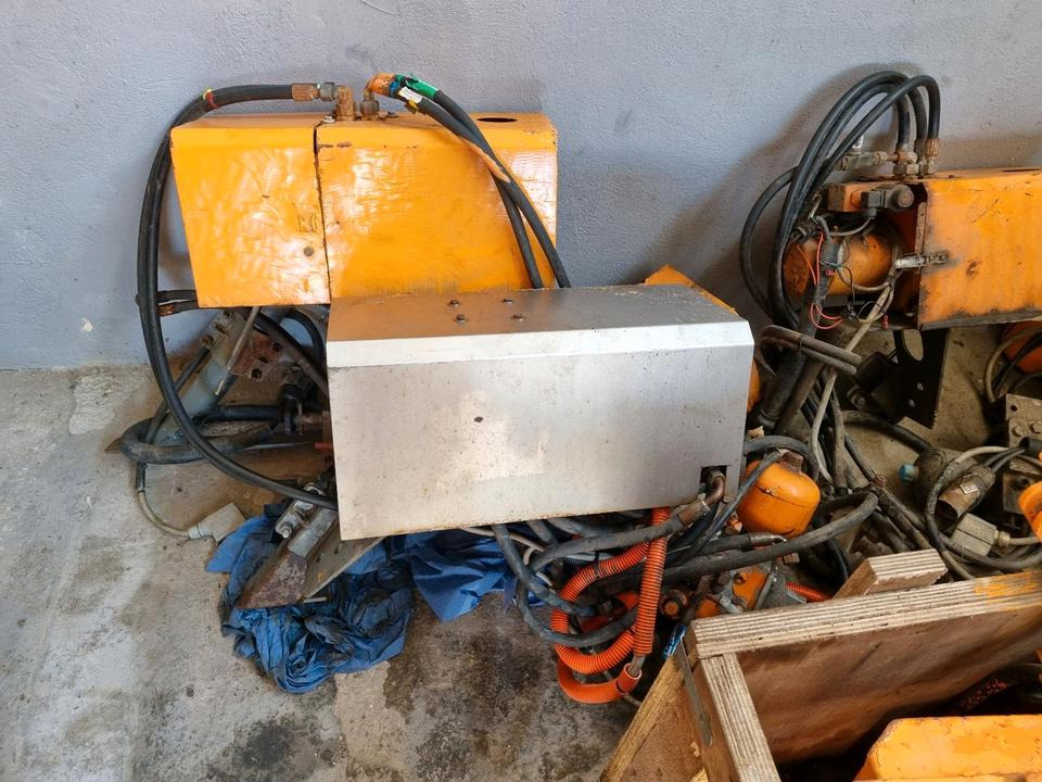 Schneepflughydraulik Schmidt Beilhack Elektrohydraulik Schneepflüge Schneeschild Schneeschieber LKW Unimog Bordcomputer Steuerung - Unidad de control para Vehículo municipal: foto 3 Schneepflughydraulik Schmidt Beilhack Elektrohydraulik Schneepflüge Schneeschild Schneeschieber LKW Unimog Bordcomputer Steuerung - Unidad de control para Vehículo municipal: foto 3