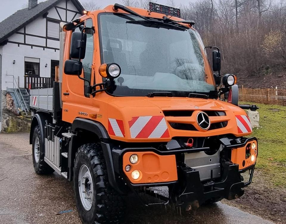 Unimog 405 U318 EAS 640-Betriebsstunden Mercedes-Benz 318 323 327 Automatik Euro6 - Camión caja abierta, Vehículo municipal: foto 1 Unimog 405 U318 EAS 640-Betriebsstunden Mercedes-Benz 318 323 327 Automatik Euro6 - Camión caja abierta, Vehículo municipal: foto 1
