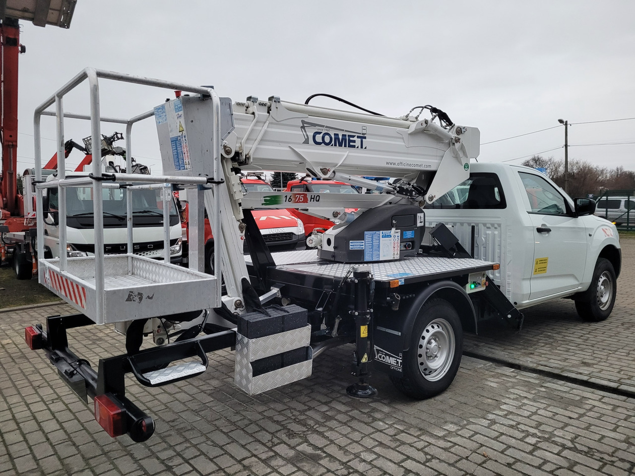 Isuzu D-Max 4x4 podnośnik koszowy 16 m Comet New Eurosky bucket truck boom lift - Camión con plataforma elevadora: foto 4 Isuzu D-Max 4x4 podnośnik koszowy 16 m Comet New Eurosky bucket truck boom lift - Camión con plataforma elevadora: foto 4