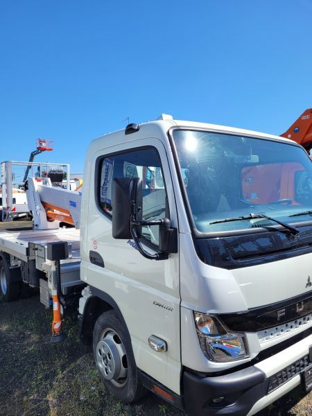 MITSUBISHI Canter Fuso 3C13 podnośnik koszowy 20 m Multitel MXE200 boom lift bucket truck - Camión con plataforma elevadora: foto 4 MITSUBISHI Canter Fuso 3C13 podnośnik koszowy 20 m Multitel MXE200 boom lift bucket truck - Camión con plataforma elevadora: foto 4