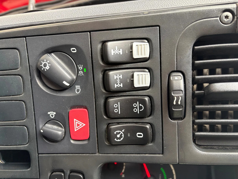 Cabeza tractora Scania R500 V8 / 6x4 / HANDGESCHAKELD / SCHUIFSCHOTEL / HYDRAULIEK / RETARDER /: foto 12 Cabeza tractora Scania R500 V8 / 6x4 / HANDGESCHAKELD / SCHUIFSCHOTEL / HYDRAULIEK / RETARDER /: foto 12