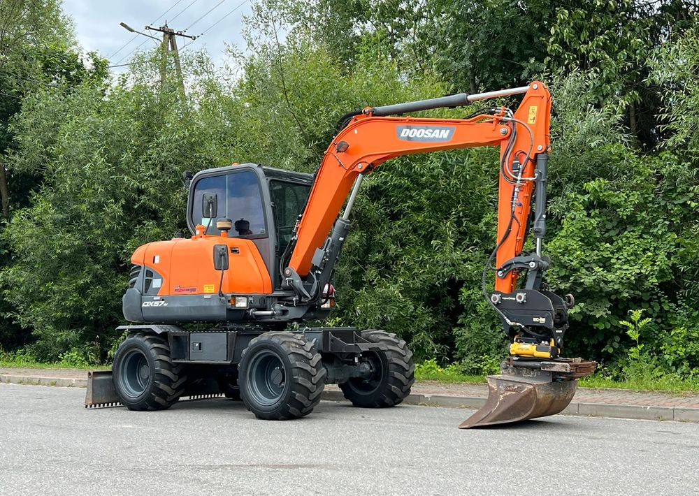 Doosan DOOSAN DX57W *ROTOTILT* 2200 Motogodzin JAK NOWA KOPARKA KOŁOWA STAN PERFEKCYJNY SPROWADZONA - Excavadora de ruedas: foto 2 Doosan DOOSAN DX57W *ROTOTILT* 2200 Motogodzin JAK NOWA KOPARKA KOŁOWA STAN PERFEKCYJNY SPROWADZONA - Excavadora de ruedas: foto 2