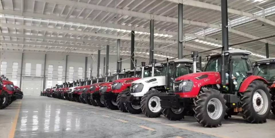NEW MAXUS 200 HP Tractor 4x4 Warranty up to 10 Years НОВИЙ MAXUS 200 К.с. Трактор 4x4 Гарантія до 10 Років NOWY MAXUS 200 KM Ciągnik 4x4 Gwarancja do 10 LAT - Tractor: foto 2 NEW MAXUS 200 HP Tractor 4x4 Warranty up to 10 Years НОВИЙ MAXUS 200 К.с. Трактор 4x4 Гарантія до 10 Років NOWY MAXUS 200 KM Ciągnik 4x4 Gwarancja do 10 LAT - Tractor: foto 2