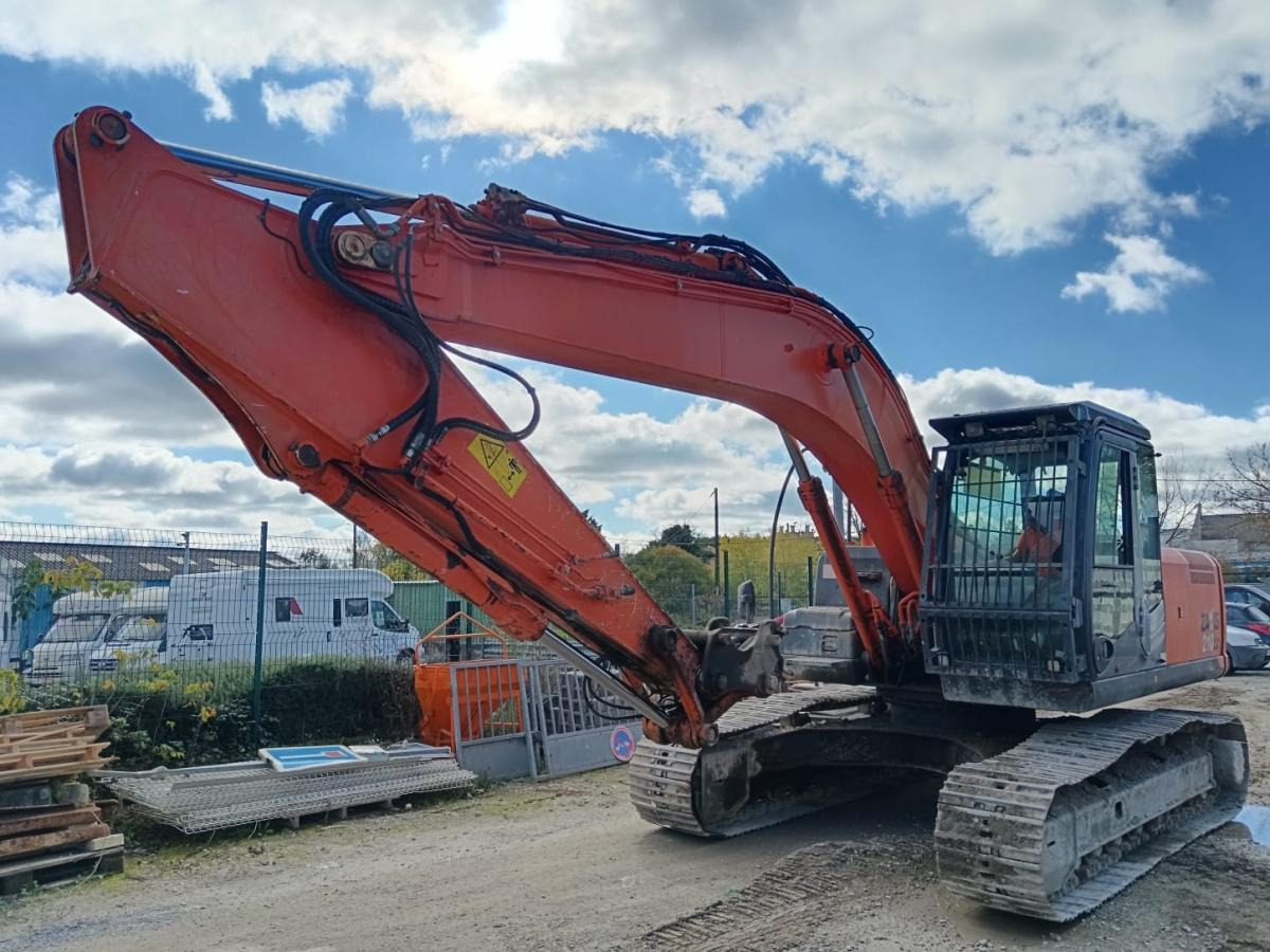 Hitachi ZX210LC-3 - Excavadora de cadenas: foto 1 Hitachi ZX210LC-3 - Excavadora de cadenas: foto 1