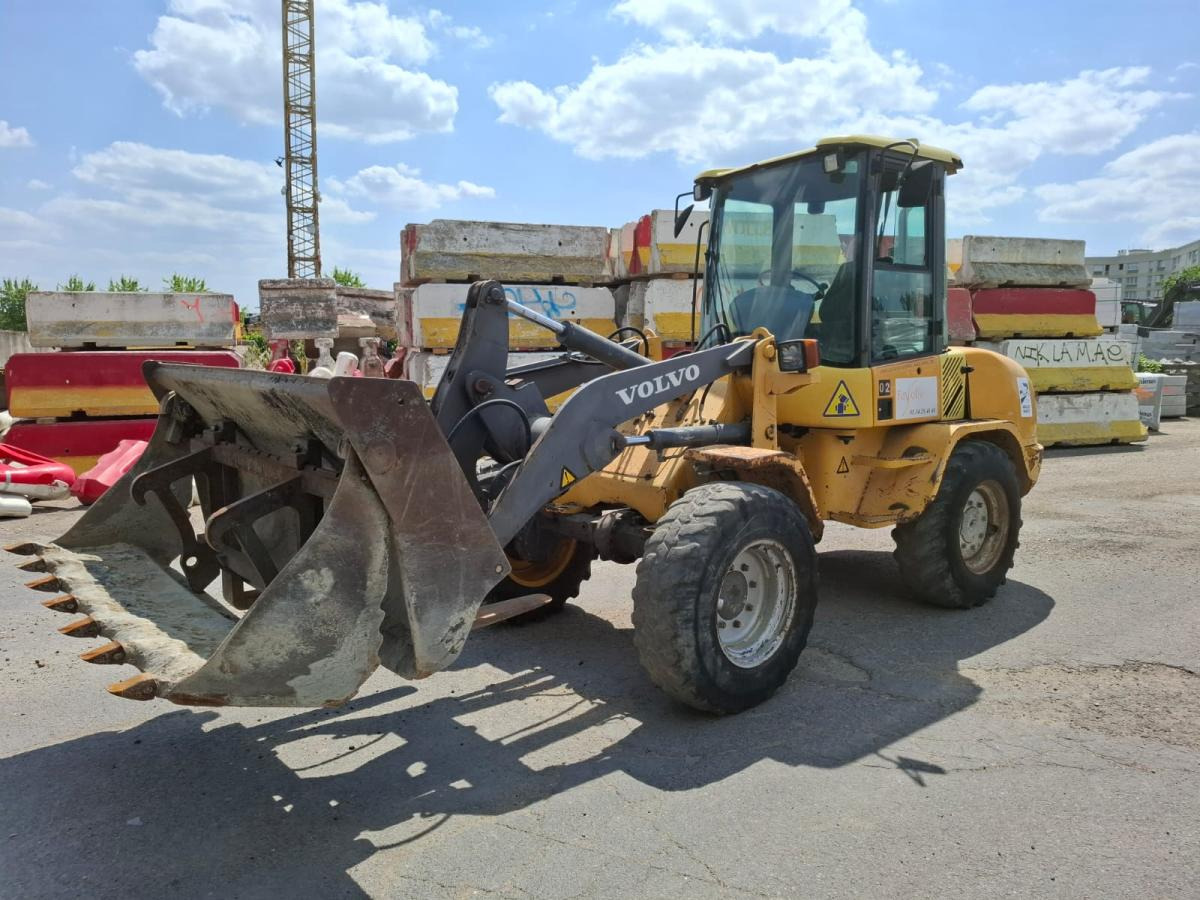 Volvo L 30 - Cargadora de ruedas: foto 1 Volvo L 30 - Cargadora de ruedas: foto 1