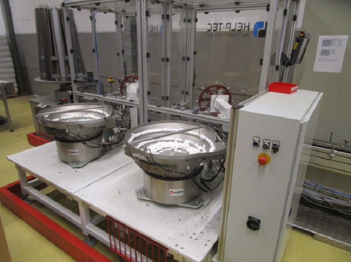 DECKEL ETIKETTIER ANLAGE SCHLEUTER GU 2 DO MIT 2xLÖFFELEINLEGESTATIONEN - Máquina de embalaje: foto 3 DECKEL ETIKETTIER ANLAGE SCHLEUTER GU 2 DO MIT 2xLÖFFELEINLEGESTATIONEN - Máquina de embalaje: foto 3