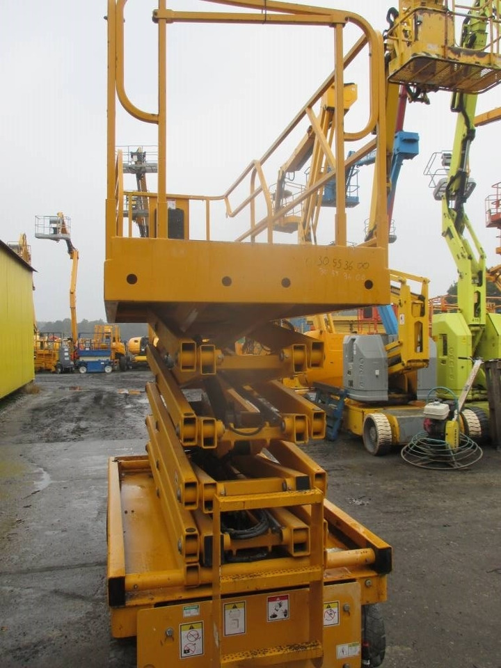 Haulotte Compact 12 - Plataforma de tijeras: foto 3 Haulotte Compact 12 - Plataforma de tijeras: foto 3