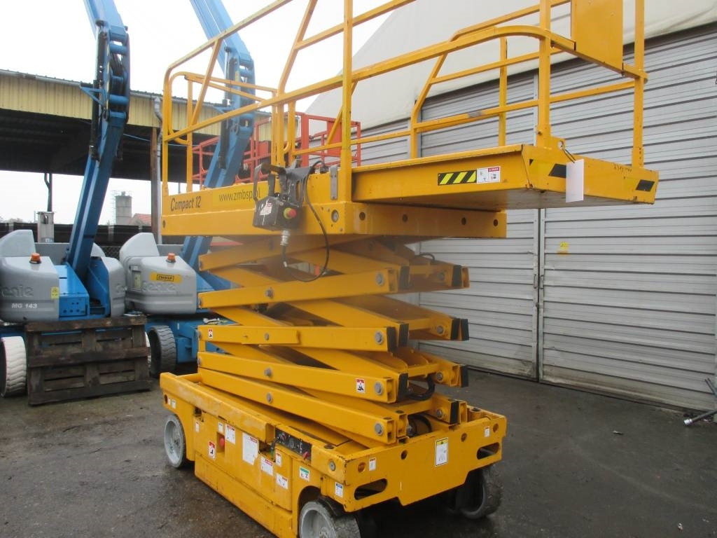 Plataforma de tijeras Haulotte Compact 12: foto 8 Plataforma de tijeras Haulotte Compact 12: foto 8