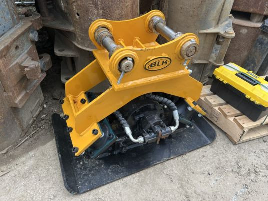 Plaque vibrante hydraulique pour mini pelle - Plancha reversible, Implemento: foto 3 Plaque vibrante hydraulique pour mini pelle - Plancha reversible, Implemento: foto 3