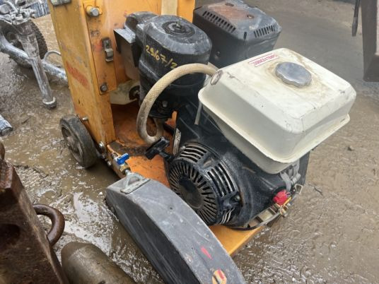 Scie à sol HUSQVARNA - Equipo de construcción: foto 3 Scie à sol HUSQVARNA - Equipo de construcción: foto 3