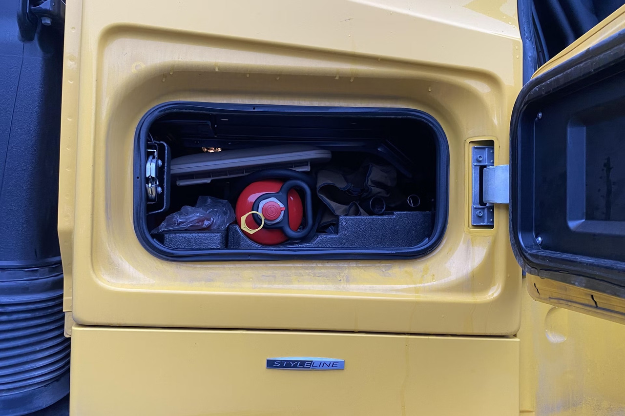 Camión frigorífico para transporte de alimentos MERCEDES-BENZ Atego 2853: foto 14