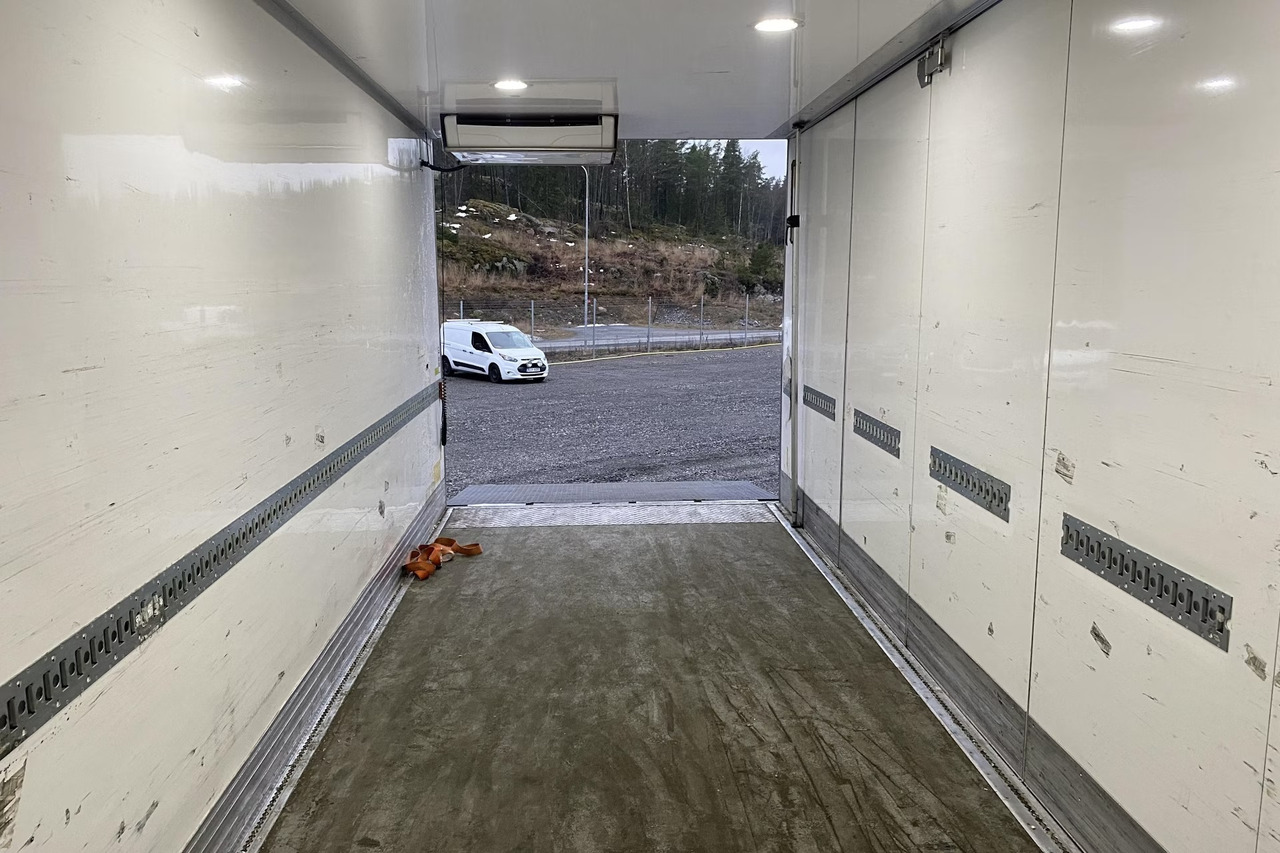 Camión frigorífico para transporte de alimentos MERCEDES-BENZ Atego 2853: foto 32