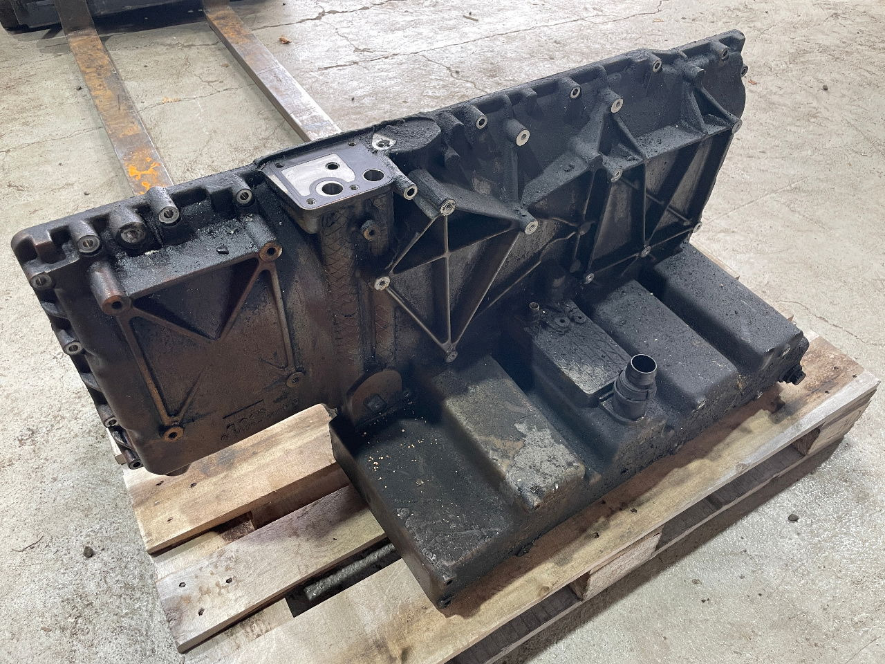 MAN Ölwanne MAN Motor D2066 D 2066HLA EEV Euro 6 LUH 52 LUH 50 - Cárter de aceite para Autobús: foto 3 MAN Ölwanne MAN Motor D2066 D 2066HLA EEV Euro 6 LUH 52 LUH 50 - Cárter de aceite para Autobús: foto 3