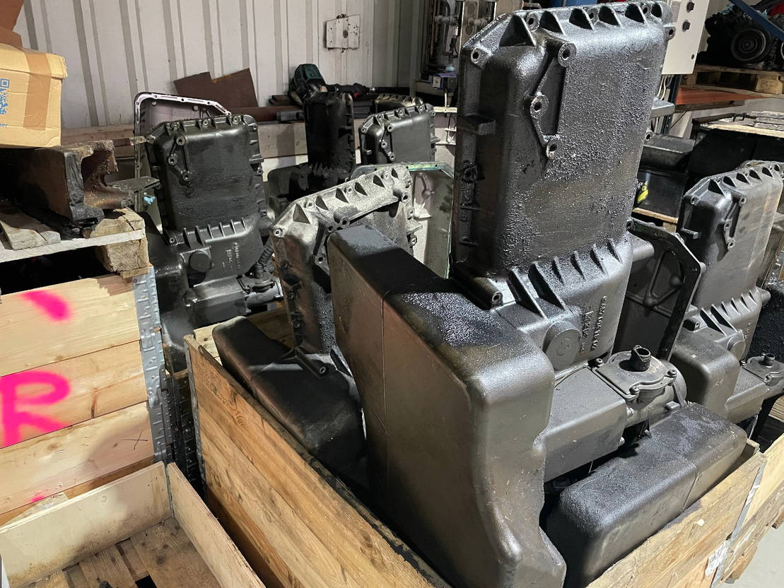 Mercedes-Benz Ölwanne Mercedes Motor OM 457 HLA A4570101113 OM457 Euro 5 EEV 15 - Cárter de aceite para Autobús: foto 4 Mercedes-Benz Ölwanne Mercedes Motor OM 457 HLA A4570101113 OM457 Euro 5 EEV 15 - Cárter de aceite para Autobús: foto 4