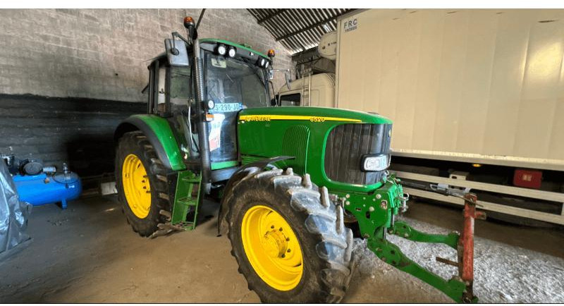 JOHN DEERE 6520 - Tractor: foto 1 JOHN DEERE 6520 - Tractor: foto 1