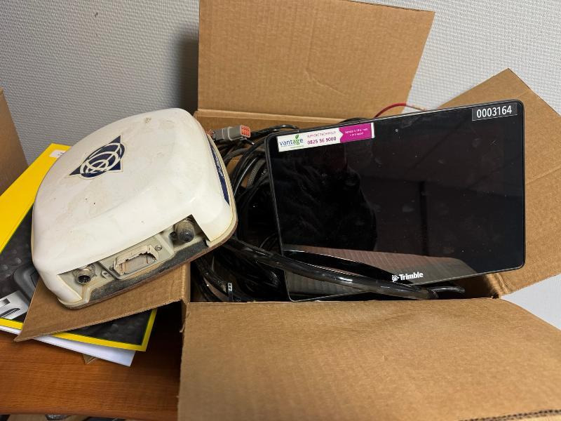 TRIMBLE GFX 750 RTK - Sistema de navegación para Maquinaria agrícola: foto 1 TRIMBLE GFX 750 RTK - Sistema de navegación para Maquinaria agrícola: foto 1