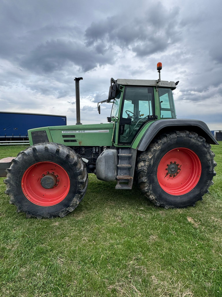 Fendt 824 Tractor - Tractor: foto 1 Fendt 824 Tractor - Tractor: foto 1