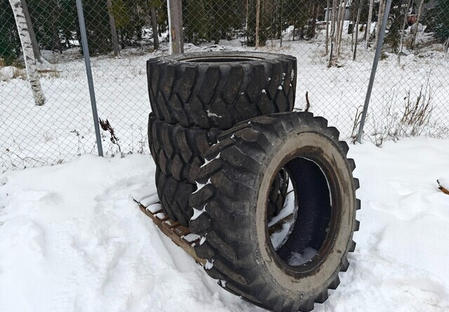 Mitas 405/70-24 - MPT-04 rengassarja - Neumático para Maquinaria de construcción: foto 1 Mitas 405/70-24 - MPT-04 rengassarja - Neumático para Maquinaria de construcción: foto 1