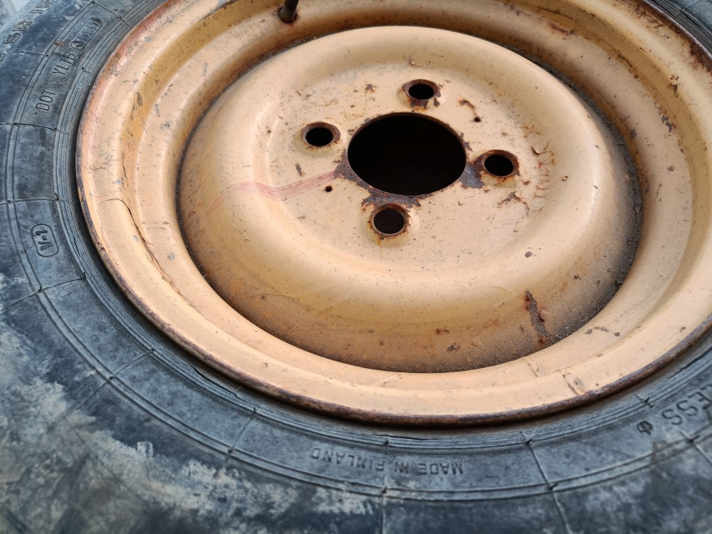 Renkaat 165SR15 vanteilla 2 kpl Heywang paalaimesta - Rueda completa para Empacadora de pacas cuadradas: foto 2 Renkaat 165SR15 vanteilla 2 kpl Heywang paalaimesta - Rueda completa para Empacadora de pacas cuadradas: foto 2