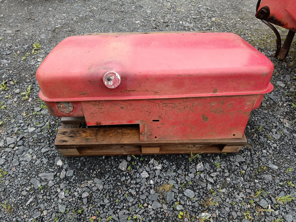 Sampo 410 polttoainetankki - Depósito de combustible para Cosechadora de granos: foto 4 Sampo 410 polttoainetankki - Depósito de combustible para Cosechadora de granos: foto 4