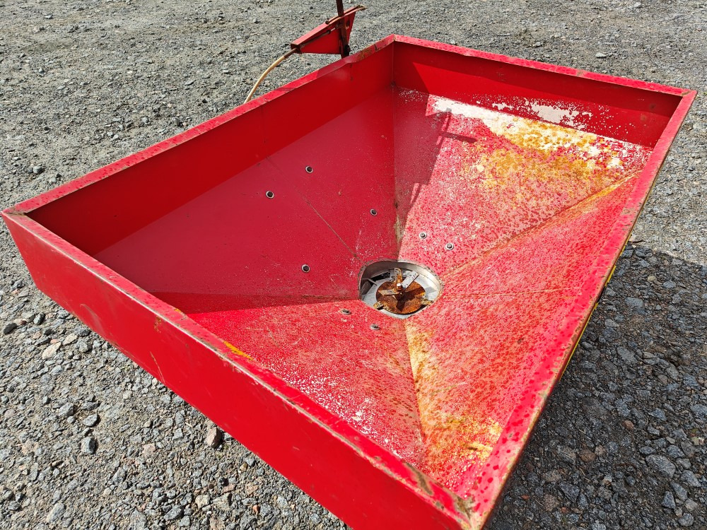 Ylö Viska 700 Pintalevitin kantikas malli - Esparcidor de fertilizantes: foto 4 Ylö Viska 700 Pintalevitin kantikas malli - Esparcidor de fertilizantes: foto 4