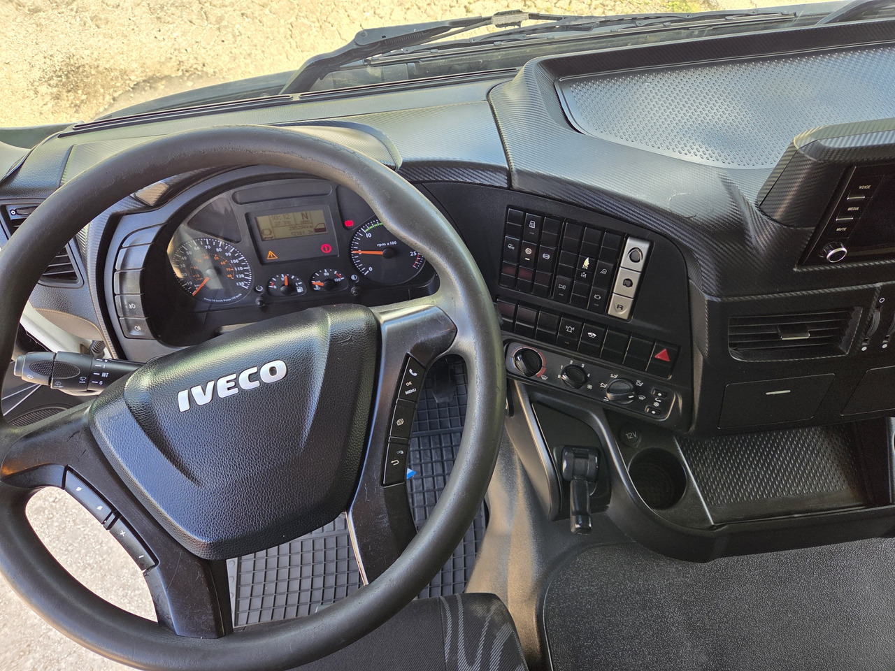 IVECO  - Camión chasis: foto 5 IVECO  - Camión chasis: foto 5