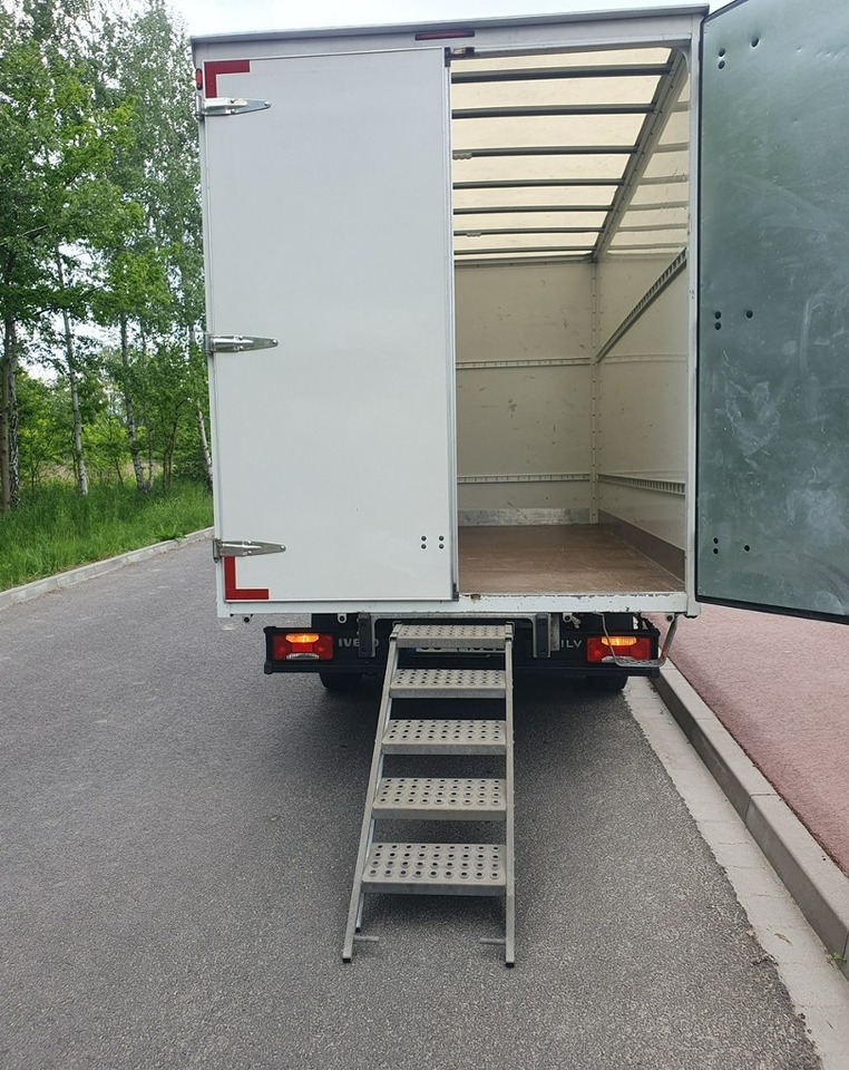 Leasing de  Iveco 35 Daily 35S14 Iveco 35 Daily 35S14: foto 12