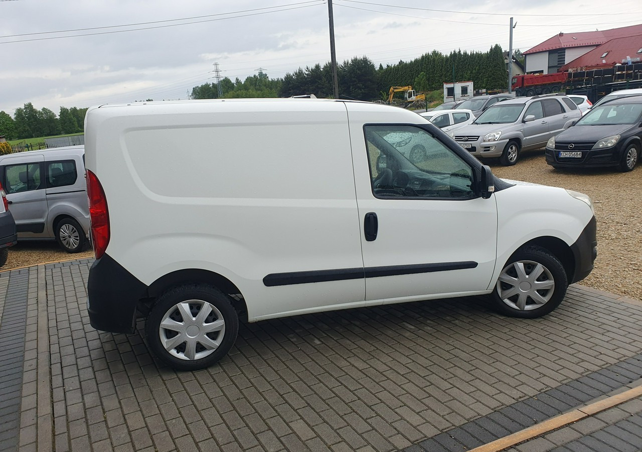 Opel Combo Opel Combo 1.4 Benzyna Polski Salon - Furgón: foto 5 Opel Combo Opel Combo 1.4 Benzyna Polski Salon - Furgón: foto 5