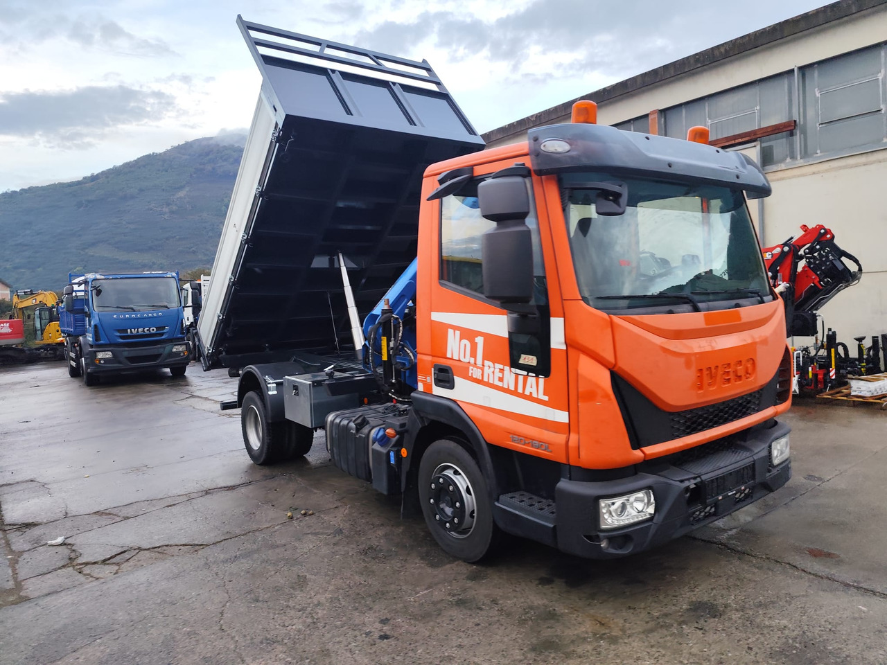 IVECO EUROCARGO 120-90L - Camión grúa, Camión volquete: foto 1 IVECO EUROCARGO 120-90L - Camión grúa, Camión volquete: foto 1