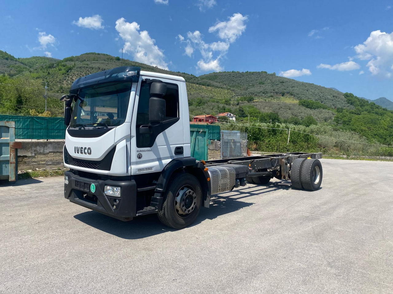 IVECO EUROCARGO 180-320 - Camión chasis: foto 1 IVECO EUROCARGO 180-320 - Camión chasis: foto 1
