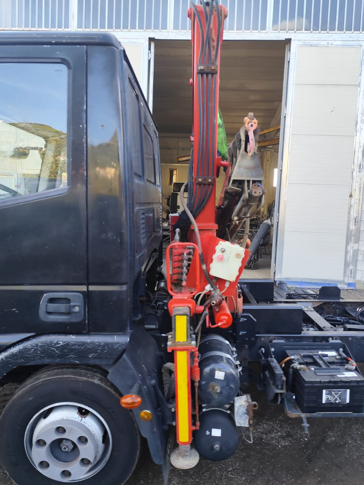 IVECO EUROCARGO 80E18 - Camión grúa, Camión volquete: foto 4 IVECO EUROCARGO 80E18 - Camión grúa, Camión volquete: foto 4