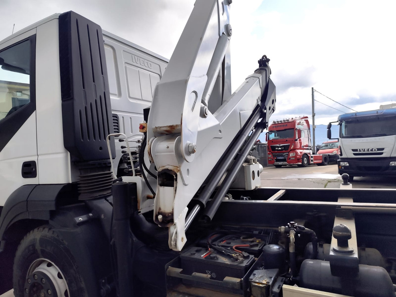 IVECO STRALIS AD 190S31P - Camión grúa: foto 3 IVECO STRALIS AD 190S31P - Camión grúa: foto 3