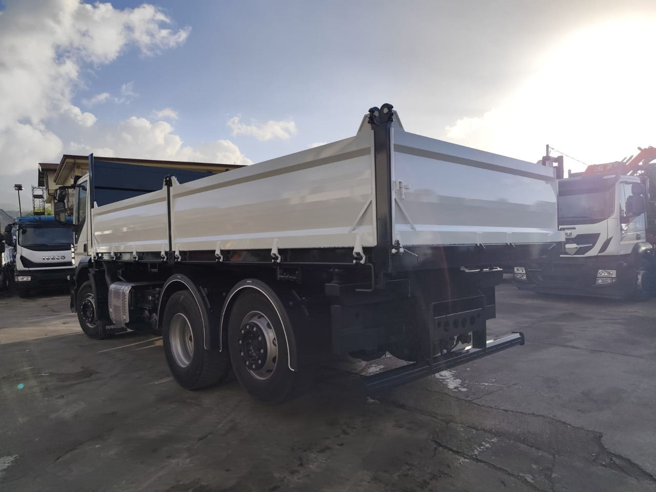 IVECO STRALIS AD 260S31 - Camión volquete: foto 4 IVECO STRALIS AD 260S31 - Camión volquete: foto 4