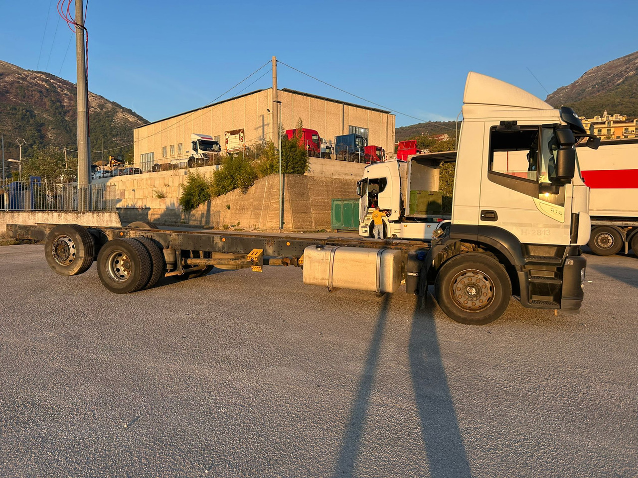 Camión chasis IVECO STRALIS AD 260S31 XP: foto 26