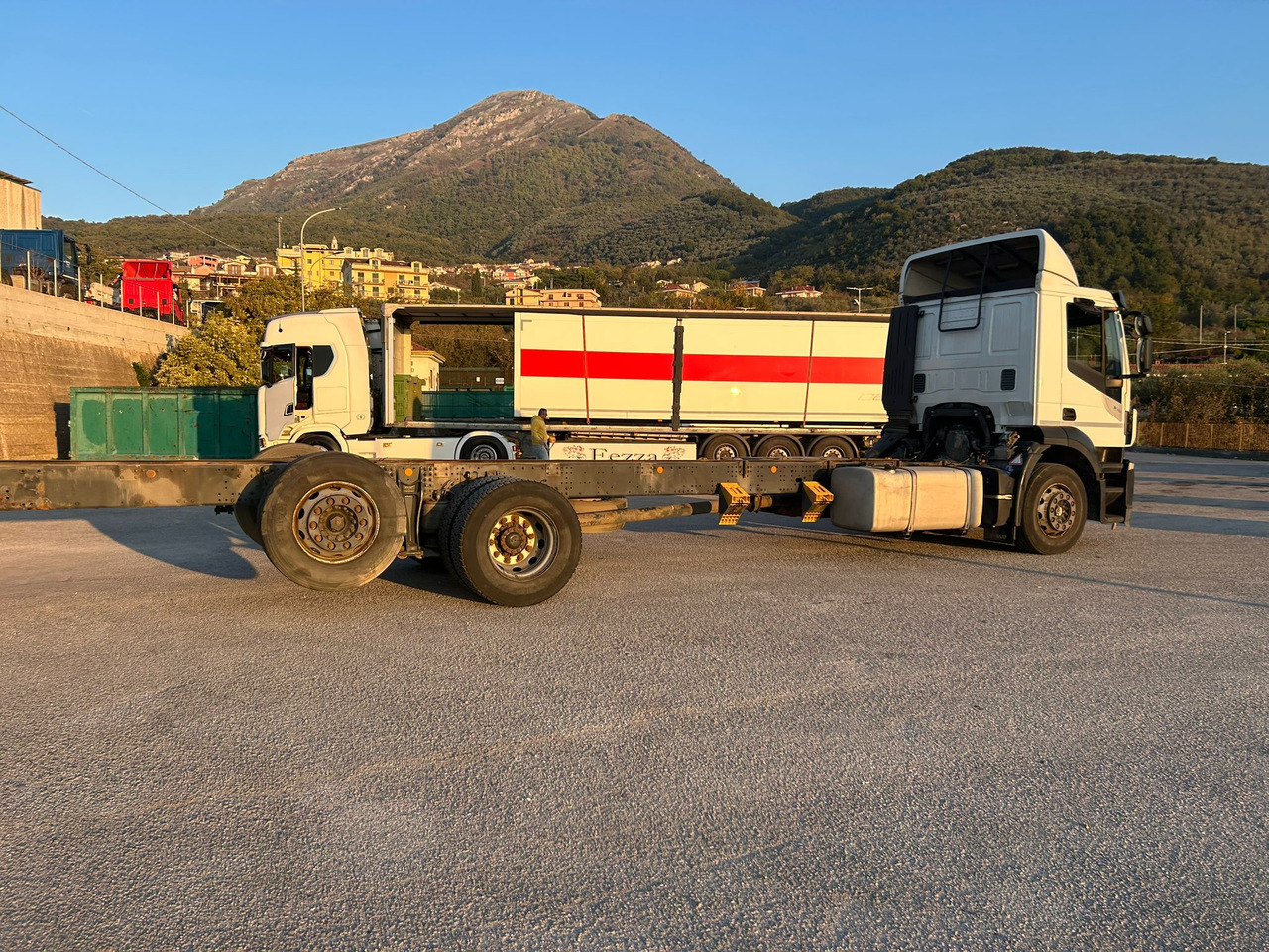 Camión chasis IVECO STRALIS AD 260S31 XP: foto 23