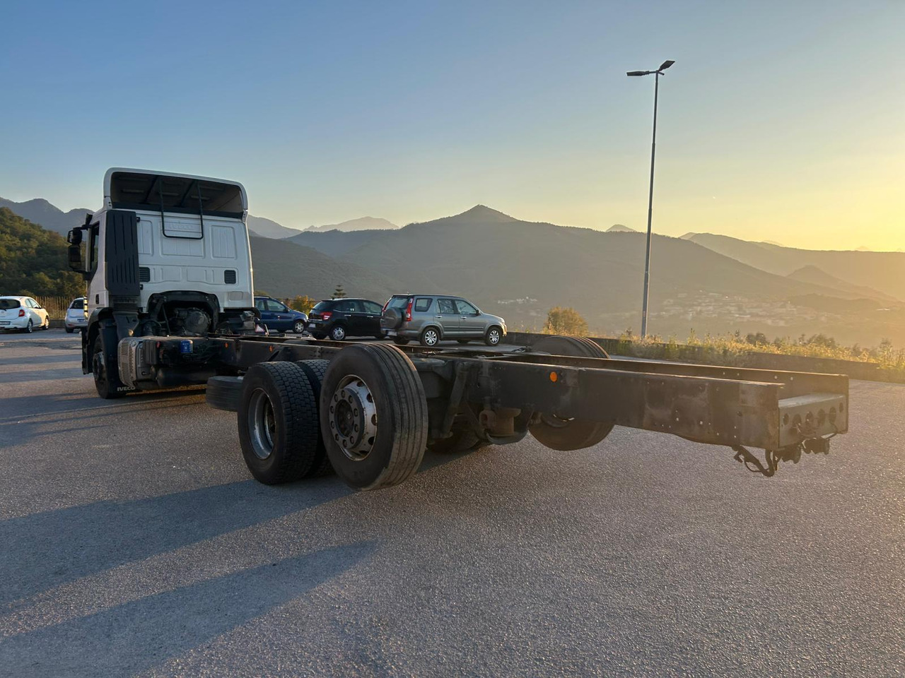 Camión chasis IVECO STRALIS AD 260S31 XP: foto 17