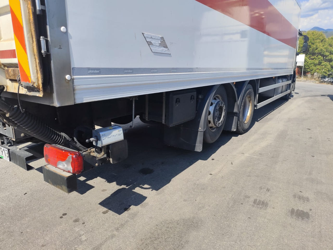 IVECO STRALIS AD 260S31 XP - Camión caja cerrada: foto 3 IVECO STRALIS AD 260S31 XP - Camión caja cerrada: foto 3