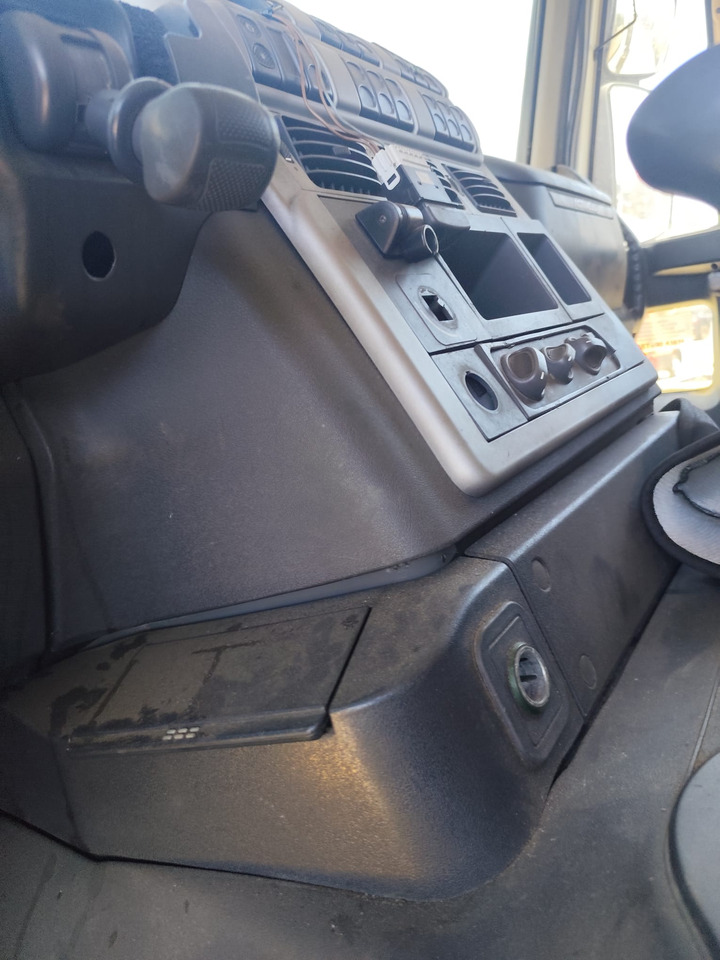 Camión grúa IVECO STRALIS CUBE 190S33: foto 26