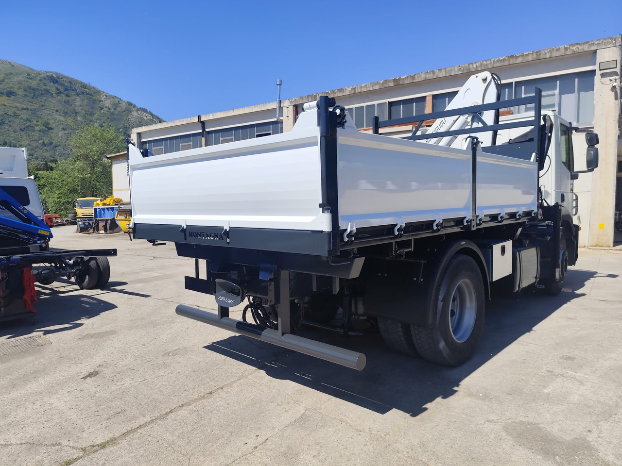 Camión grúa IVECO STRALIS CUBE 190S33: foto 34