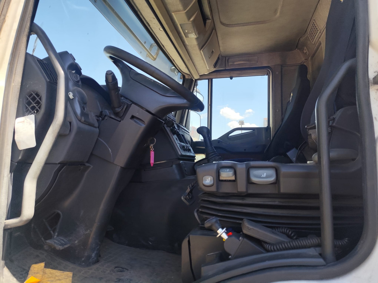 Camión grúa IVECO STRALIS CUBE 190S33: foto 31