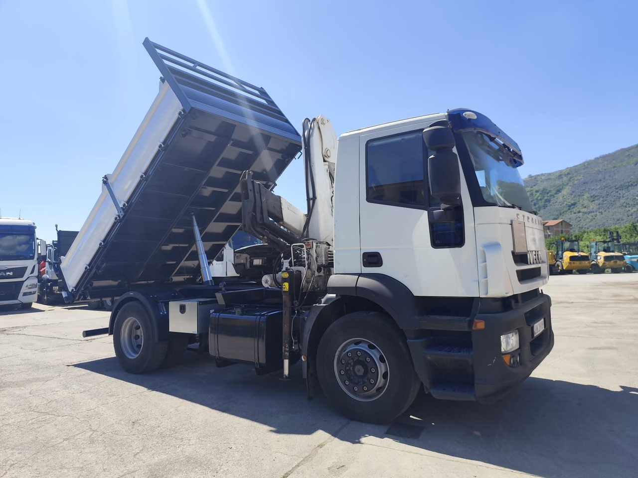 Camión grúa IVECO STRALIS CUBE 190S33: foto 12