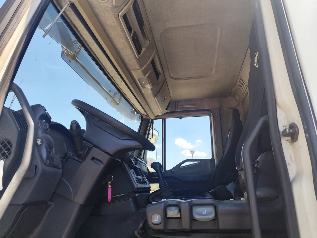 Camión grúa IVECO STRALIS CUBE 190S33: foto 30