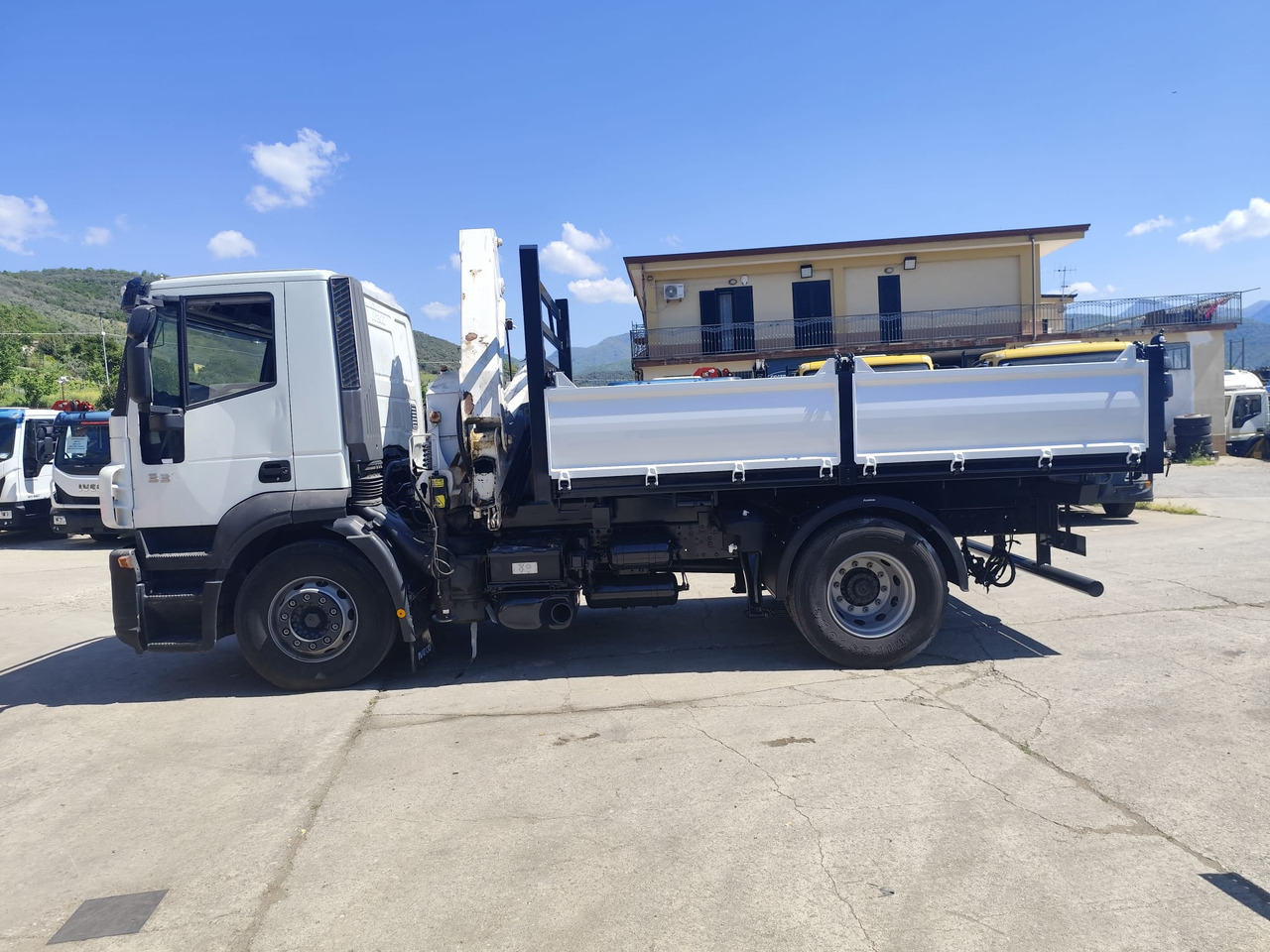 Camión grúa IVECO STRALIS CUBE 190S33: foto 32