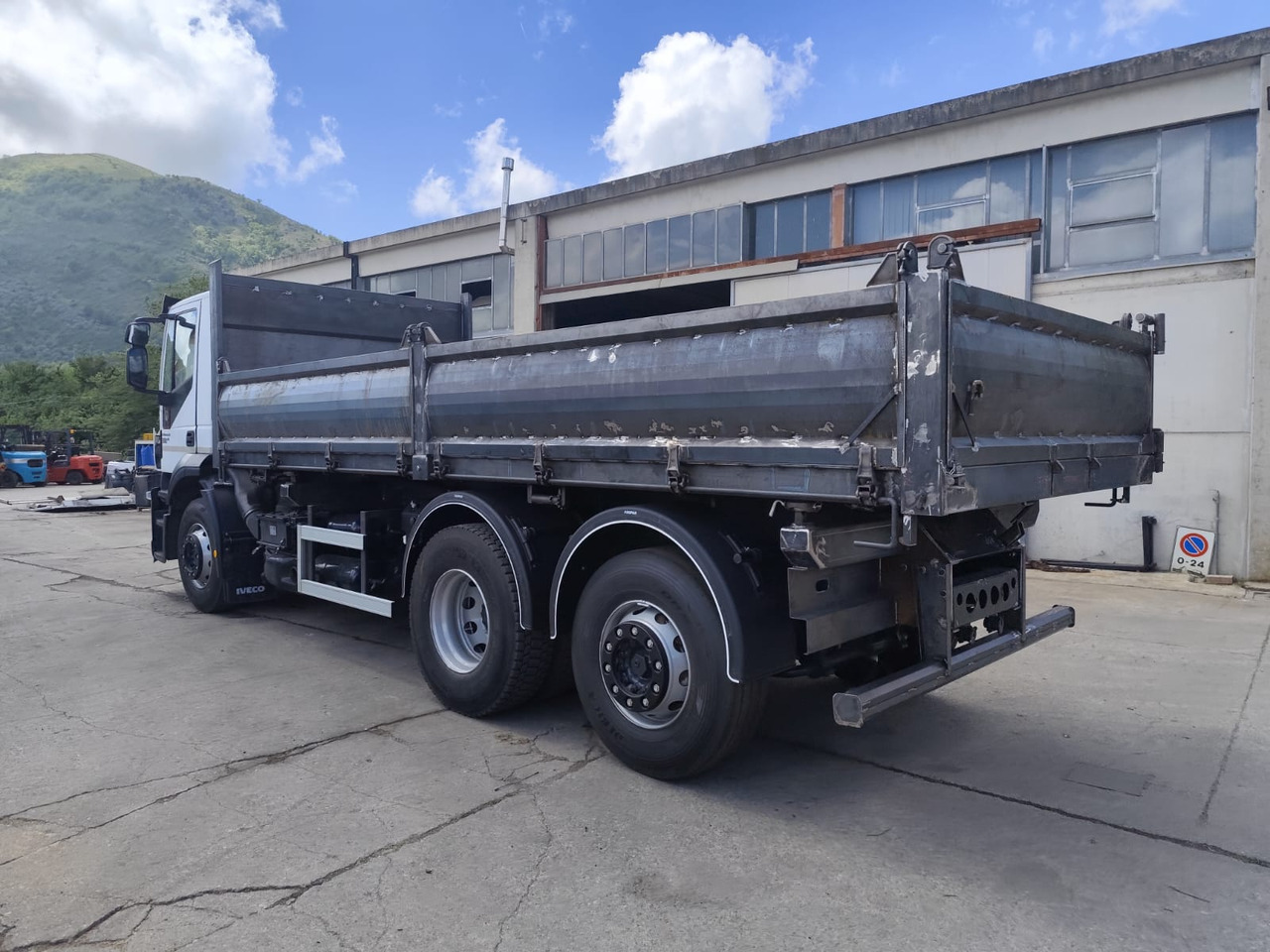 IVECO STRALIS CUBE 260S31 - Camión grúa: foto 5 IVECO STRALIS CUBE 260S31 - Camión grúa: foto 5