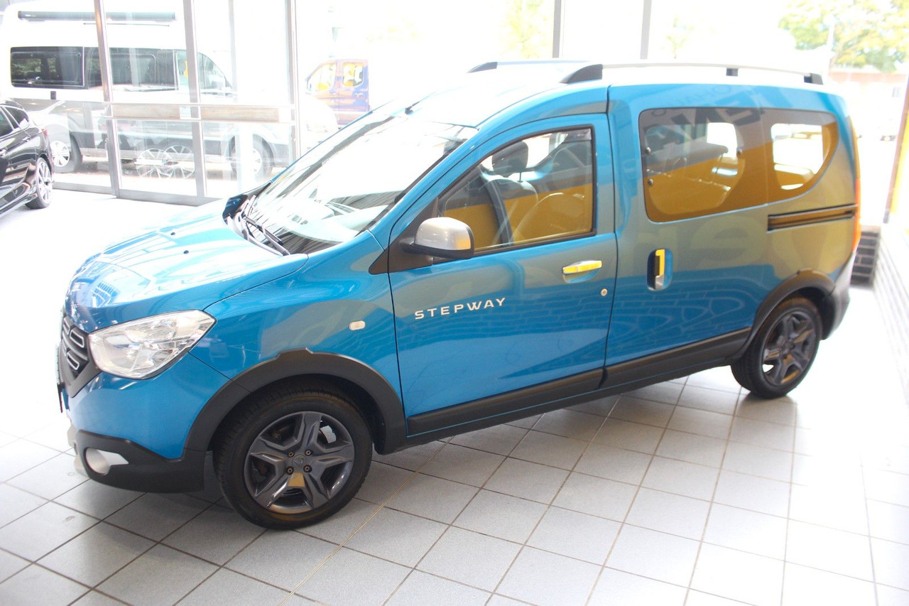 Dacia Dokker Stepway Celebration Navi Bluetooth AHK - Furgoneta de pasajeros: foto 5 Dacia Dokker Stepway Celebration Navi Bluetooth AHK - Furgoneta de pasajeros: foto 5