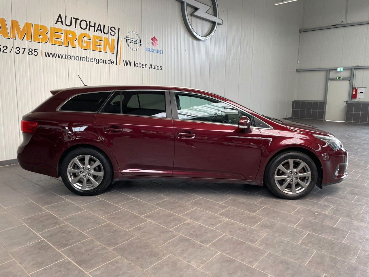 Toyota Avensis Kombi Executive AHK/ 8-Fach Bereift - Coche familiar: foto 2 Toyota Avensis Kombi Executive AHK/ 8-Fach Bereift - Coche familiar: foto 2